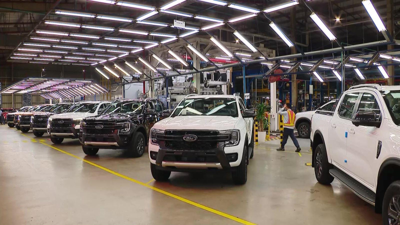 Sản xuất, nhập khẩu v&agrave; ti&ecirc;u d&ugrave;ng &ocirc; t&ocirc; suy giảm mạnh