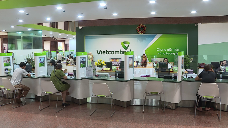 Nhiều ng&acirc;n h&agrave;ng tiếp tục hạ l&atilde;i suất huy động