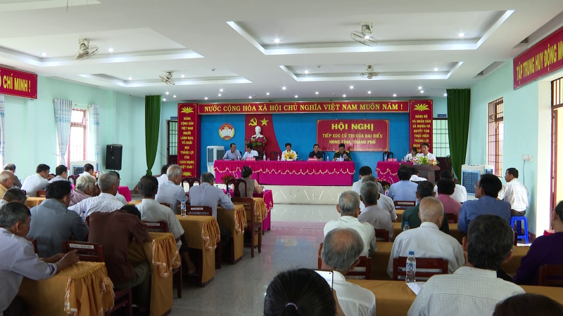 Chủ tịch UBND tỉnh Đặng Văn Minh tiếp x&uacute;c cử tri x&atilde; Nghĩa H&agrave;