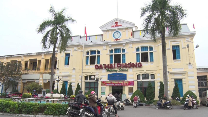 Giảm giá vé tàu cho khách tham gia Lễ hội Hoa phượng đỏ