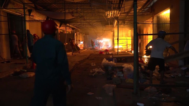Cháy lớn ở chợ Trung tâm tại Đắk Lắk