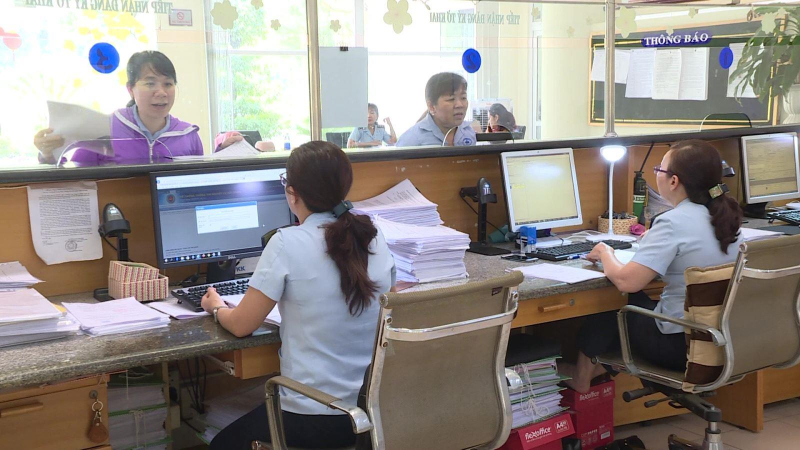 Bộ T&agrave;i ch&iacute;nh đề xuất giảm 35 khoản ph&iacute;, lệ ph&iacute; trong năm nay