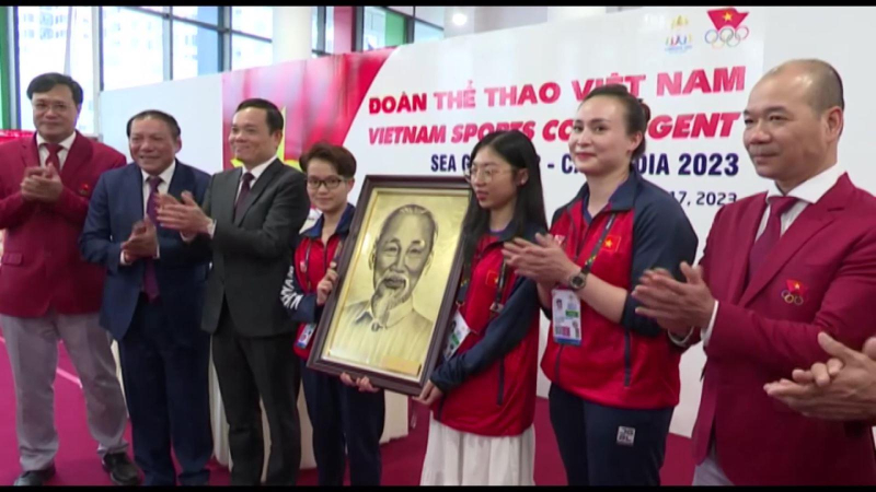 Kh&iacute;ch lệ tinh thần thi đấu của đo&agrave;n Thể thao Việt Nam