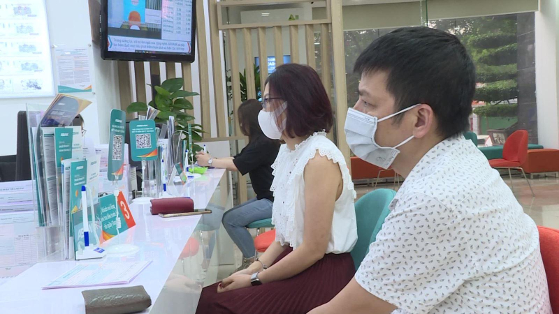 Cấm vay vốn ngân hàng để gửi tiết kiệm