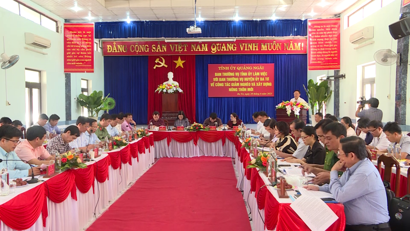 Ban Thường vụ Tỉnh ủy l&agrave;m việc với Ban Thường vụ Huyện ủy Ba Tơ