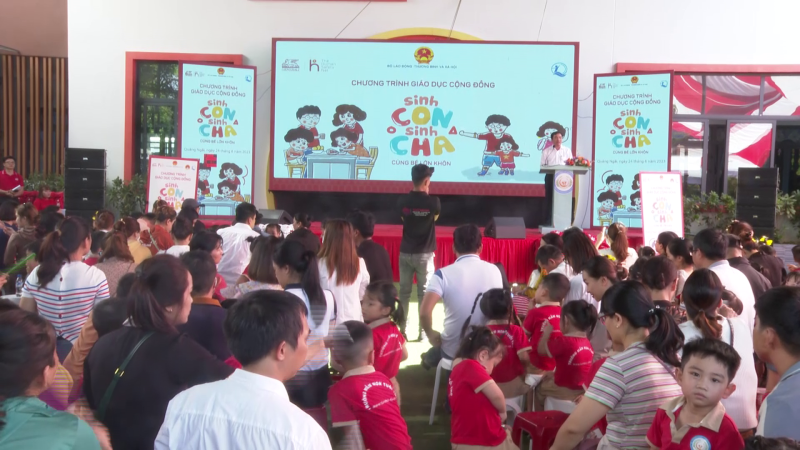 Chương trình giáo dục cộng đồng về làm cha mẹ “Sinh con, sinh cha”