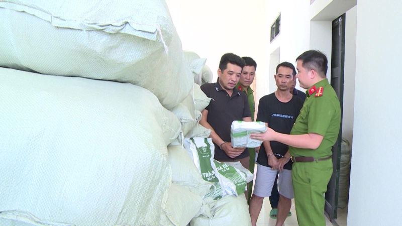 Thanh H&oacute;a Triệt ph&aacute; đường d&acirc;y chuy&ecirc;n sản xuất, mua b&aacute;n tr&agrave; sữa giả