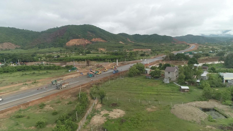 Thủ tướng đốc th&uacute;c n&acirc;ng c&ocirc;ng suất mỏ vật liệu x&acirc;y cao tốc Bắc-Nam
