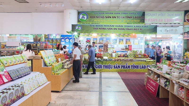 Khai mạc phiên chợ nông sản năm 2023