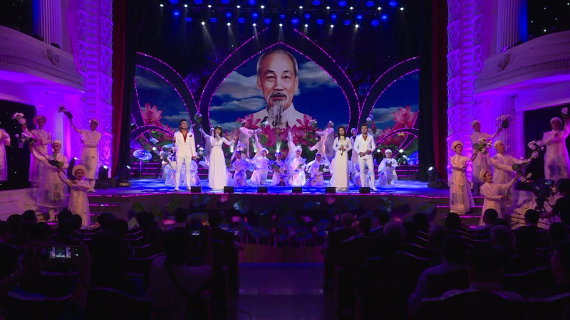 Vang m&atilde;i b&agrave;i ca Hồ Ch&iacute; Minh