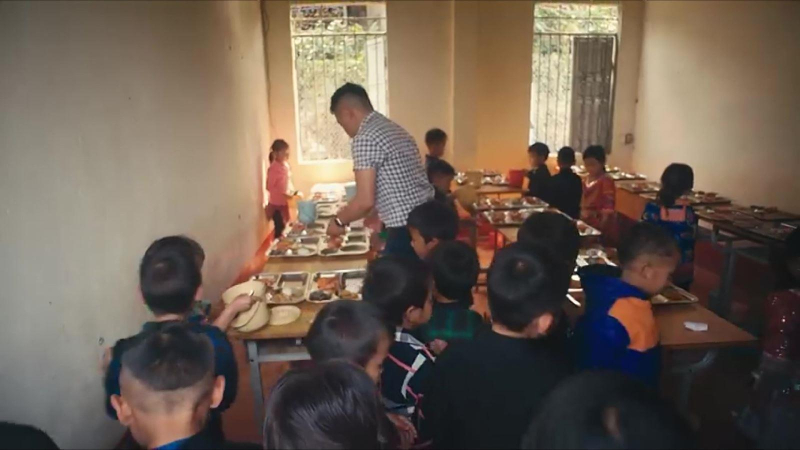 Góp bữa ăn trưa cho học sinh vùng cao