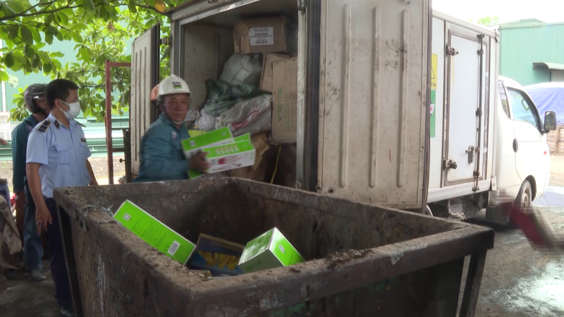 Tiêu hủy hơn 100 chủng loại hàng nhập lậu, hàng giả