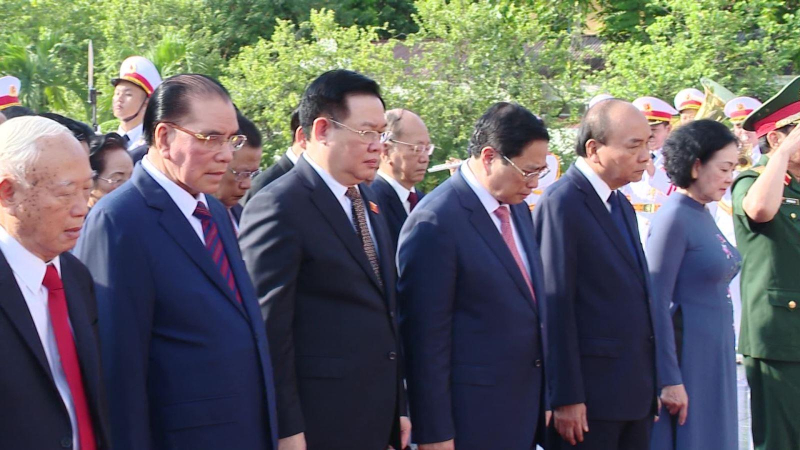L&atilde;nh đạo Đảng, Nh&agrave; nước viếng c&aacute;c Anh h&ugrave;ng liệt sỹ