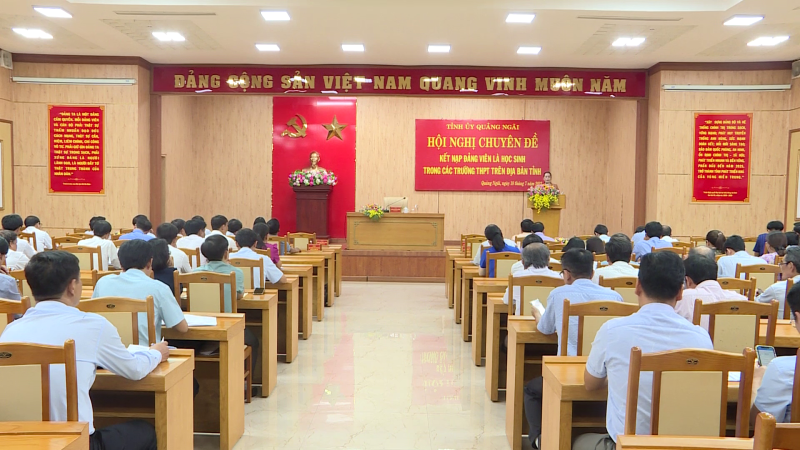 Hội nghị chuyên đề kết nạp đảng là học sinh trong trường THPT