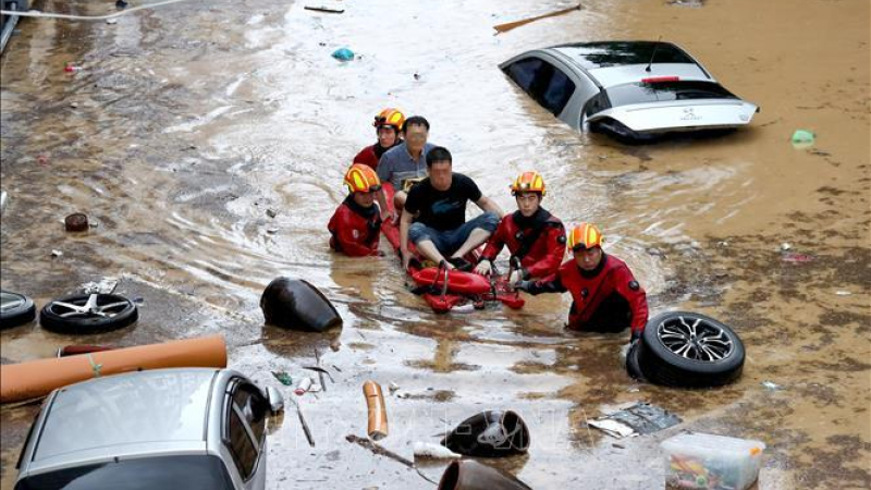 Mưa lũ gây thiệt hại lớn về người và tài sản ở Hàn Quốc