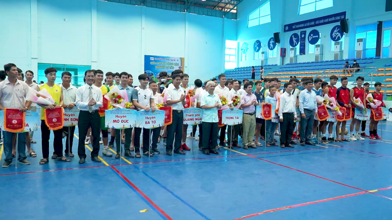 Khai mạc giải bóng chuyền Nông dân tranh cúp “Bông lúa vàng”