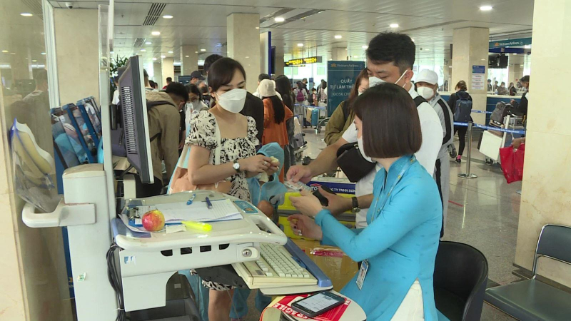 Đề xuất tăng trần giá vé máy bay