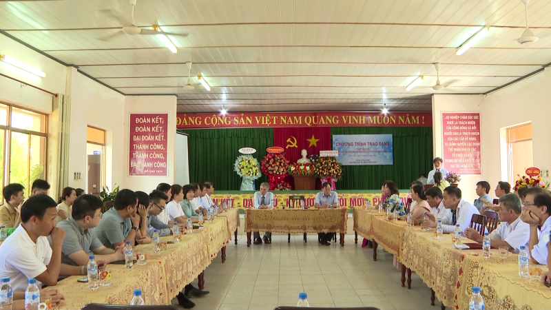 Trao tặng máy siêu âm thế hệ mới cho Bệnh viện Đa khoa Khu vực Đặng Thùy Trâm