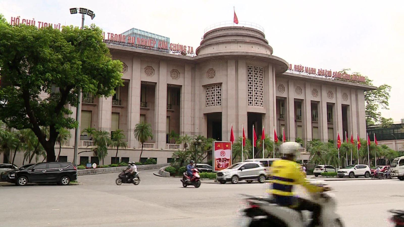 Ngân hàng tiếp tục hạ lãi suất tiền gửi