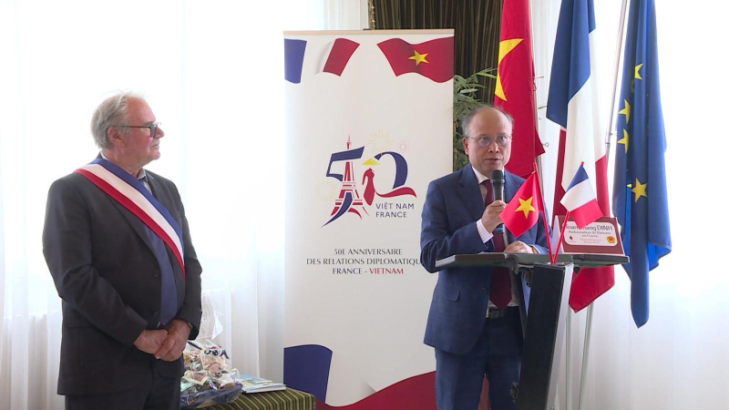 Festival Vietnam lần đầu tiên ở Larmor-Plage, Pháp