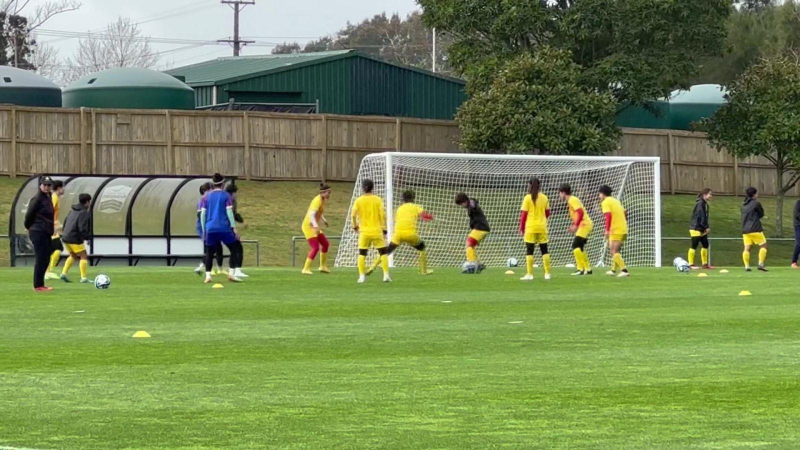 Đội tuyển nữ Việt Nam hứng khởi trên sân tập