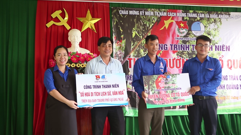 Bàn giao công trình tuyến đường cờ Tổ quốc và công trình số hoá di tích lịch sử