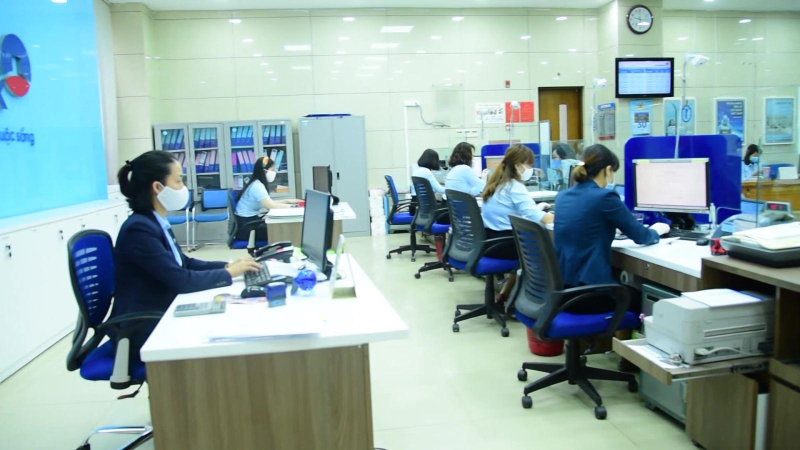 Nhiều ng&acirc;n h&agrave;ng đồng loạt tăng ph&iacute; SMS Banking