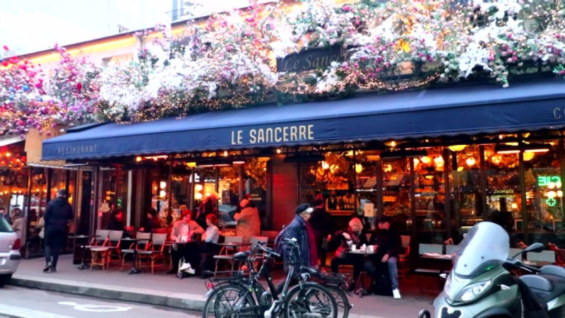Văn ho&aacute; vỉa h&egrave; tại kinh đ&ocirc; &aacute;nh s&aacute;ng Paris