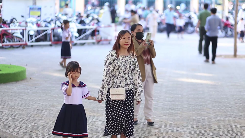 Học sinh lớp 1 rộn rã tựu trường