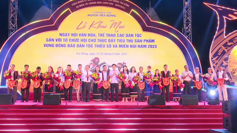 Khai mạc ng&agrave;y hội văn h&oacute;a thể thao gắn với hội chợ ti&ecirc;u thụ sản phẩm