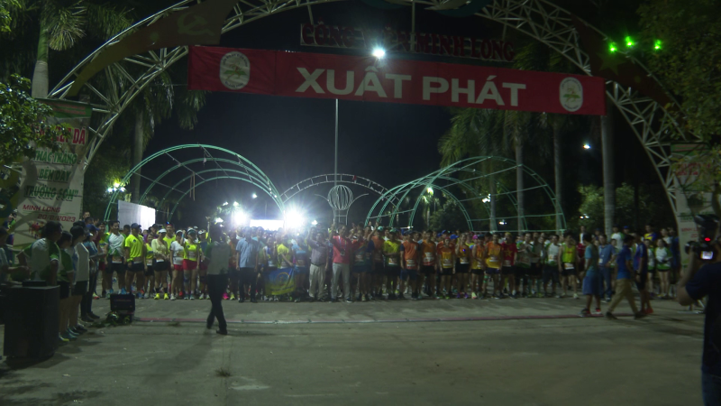 Giải việt d&atilde; &ldquo;Th&aacute;c Trắng &ndash; B&ecirc;n D&atilde;y Trường Sơn&rdquo;