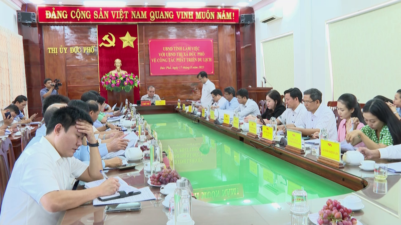 Phó Chủ tịch thường trực UBND tỉnh Trần Hoàng Tuấn làm việc với thị xã Đức Phổ