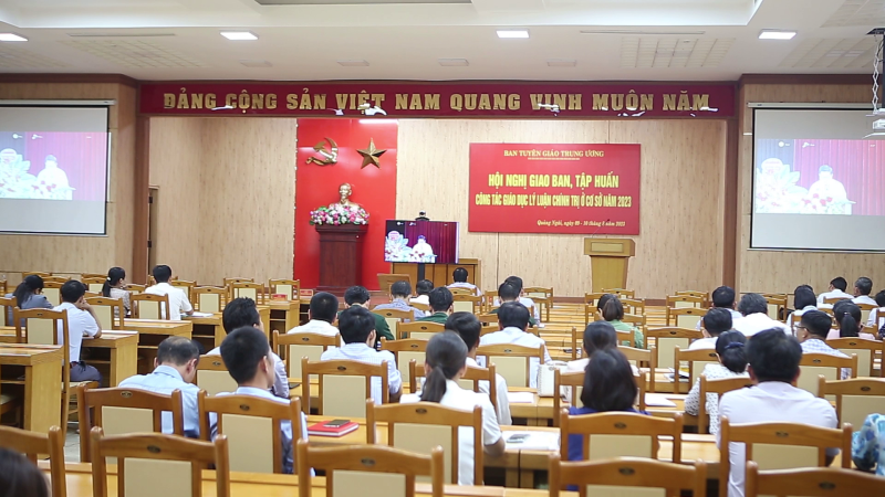 Hội nghị giao ban, tập huấn công tác giáo dục lý luận chính trị ở cơ sở