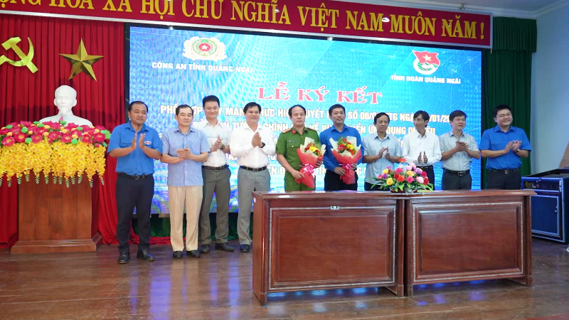 Công an tỉnh và tỉnh đoàn ký kết phối hợp đẩy mạnh đề án 06