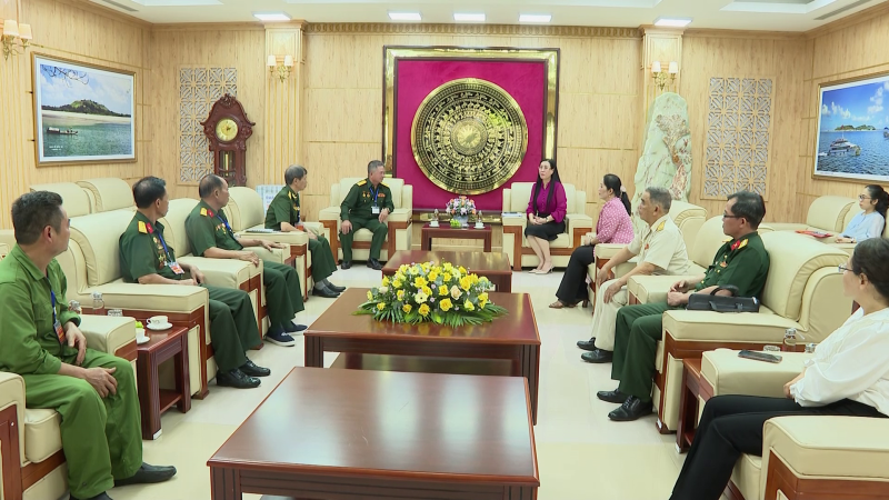 B&iacute; thư Tỉnh ủy tiếp Đo&agrave;n đại biểu Ban Li&ecirc;n lạc Tiểu đo&agrave;n 83 c&aacute;c tỉnh ph&iacute;a Bắc