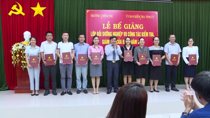 Bế giảng lớp bồi dưỡng nghiệp vụ công tác kiểm tra, giám sát của Đảng