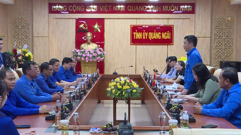 Tỉnh đoàn Chăm Pa Sắk và Tỉnh Đoàn Khăm Muồn, Lào chào xã giao lãnh đạo tỉnh Quảng Ngãi