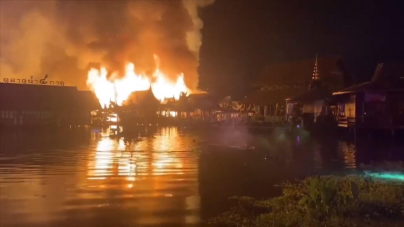 Cháy chợ nổi ở Pattaya (Thái Lan)