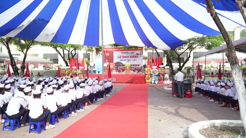 Trưởng ban Tổ chức Tỉnh uỷ dự Lễ khai giảng tại Trường trung học cơ sở Đức Chánh