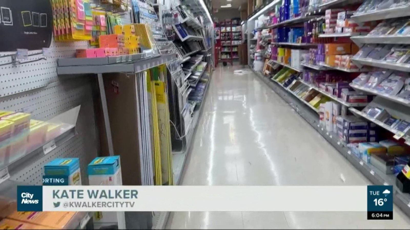 Mùa tựu trường "đắt đỏ" tại nhiều quốc gia