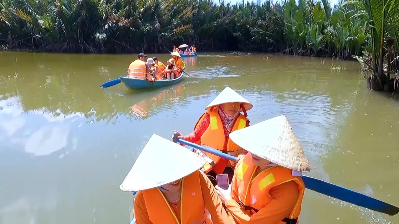 Hỗ trợ nông dân phát triển du lịch nông thôn