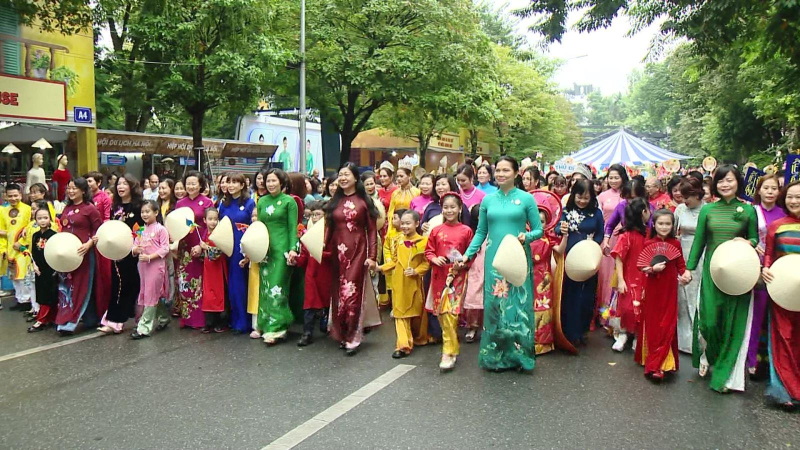 1.000 phụ nữ thủ đ&ocirc; đồng diễn &aacute;o d&agrave;i