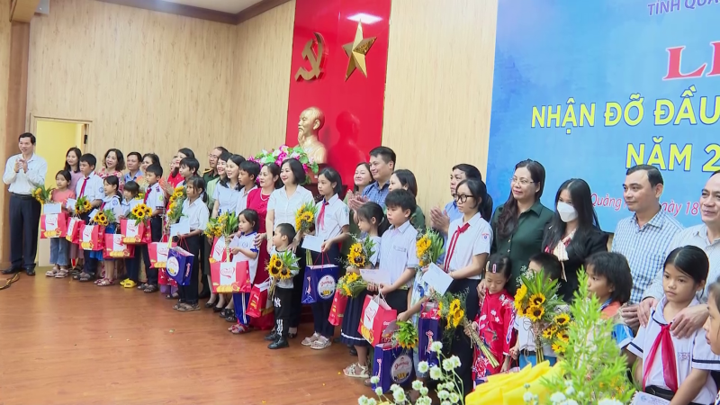 Quảng Ngãi có 62 trẻ mồ côi được nhận đỡ đầu