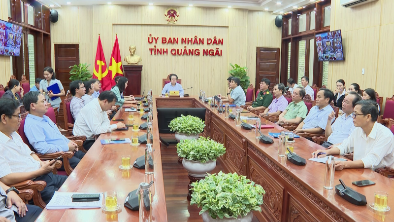 Phó Chủ tịch UBND tỉnh Võ Phiên dự họp tổ công tác cải cách thủ tục hành chính