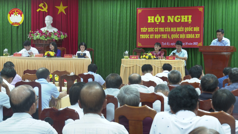 Đo&agrave;n Đại biểu Quốc hội tỉnh Quảng Ng&atilde;i tiếp x&uacute;c cử tri x&atilde; Tịnh Kỳ