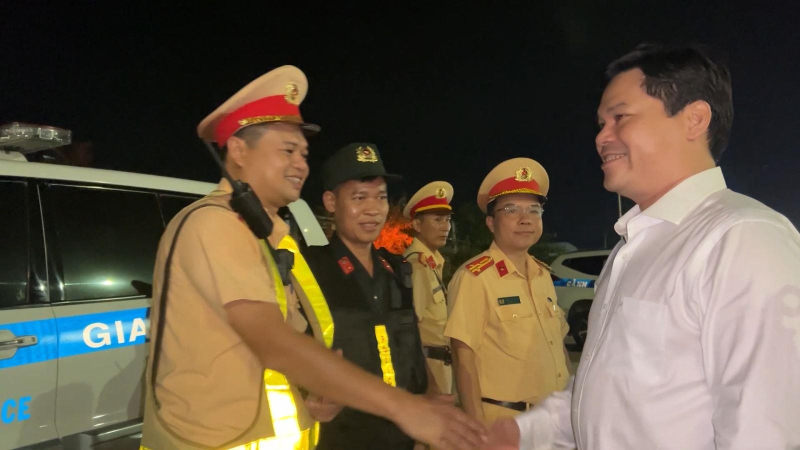 Công an 04 cấp phối hợp xử lý lái xe sử dụng chất kích thích