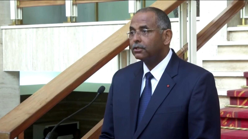 Tổng thống Cốt Đi-voa ra giải t&aacute;n ch&iacute;nh phủ