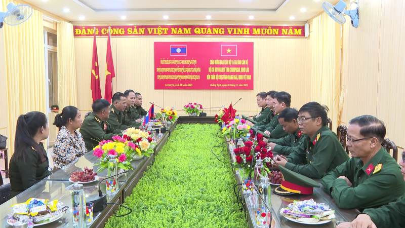 Bộ chỉ huy Quân sự tỉnh Chăm Pa Sắc chào xã giao Bộ chỉ huy Quân sự tỉnh Quảng Ngãi