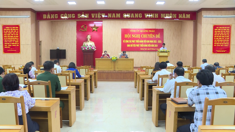 N&acirc;ng cao vai tr&ograve;, tr&aacute;ch nhiệm của cấp ủy v&agrave; đảng vi&ecirc;n trong ph&aacute;t triển đảng