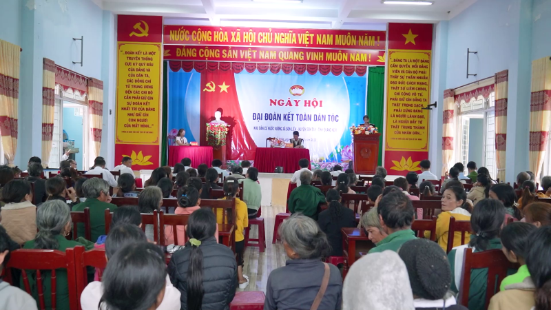 Phó Chủ tịch Thường trực HĐND tỉnh Nguyễn Cao Phúc dự Ngày hội Đại đoàn kết tại Sơn Tây